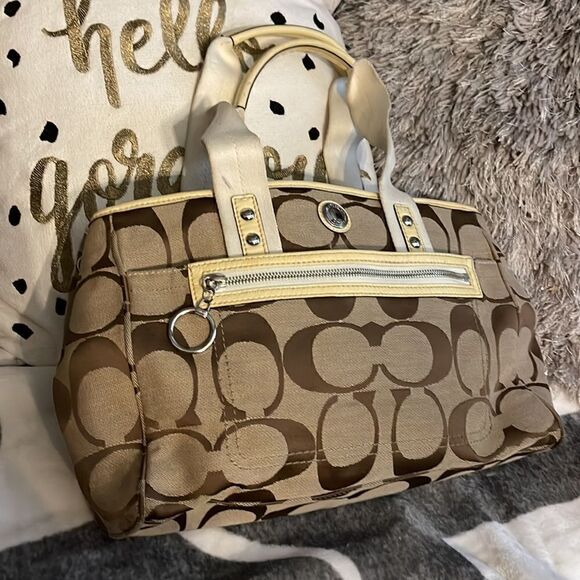 Coach Daisy Signature canvas tote  Purse - Picture 3 of 10